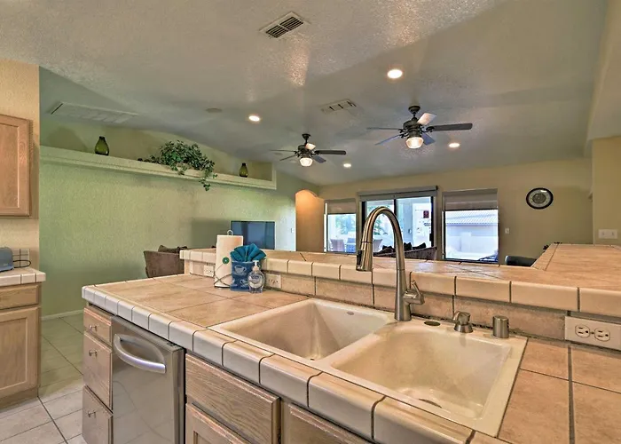 Family-friendly Havasu Getaway With Deck And Pool Holiday home