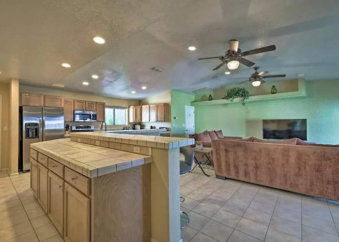 Family-friendly Havasu Getaway With Deck And Pool Holiday home