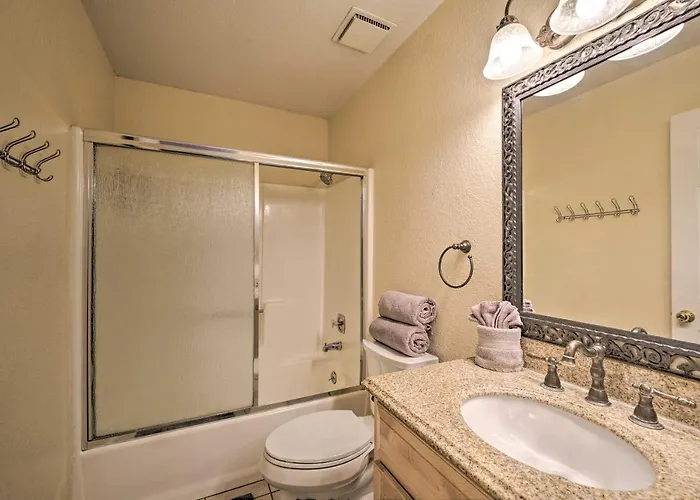 Family-friendly Havasu Getaway With Deck And Pool *