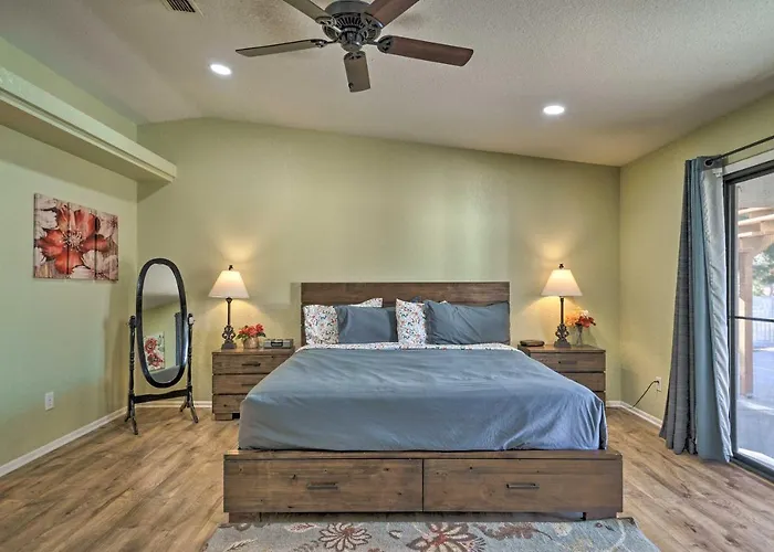 Family-friendly Havasu Getaway With Deck And Pool
